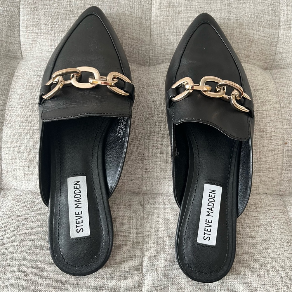 Steve Madden Black Leather Mules with gold chain, size 7med